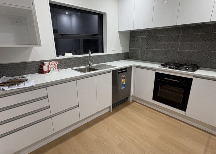  at 2/163 Bradbury road, Botany Downs, Manukau City, Auckland