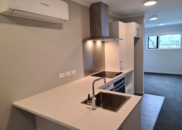  at 4/17 Vialou Street, Hamilton Central, Hamilton