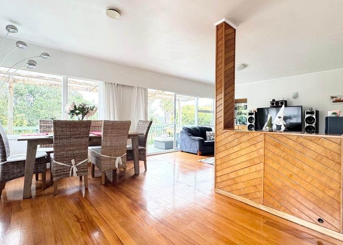  at 4 Easton Park Parade, Glenfield, North Shore City, Auckland