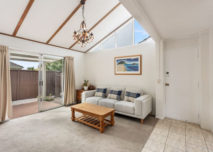  at 4/37 Grotto Street, Te Papapa, Auckland