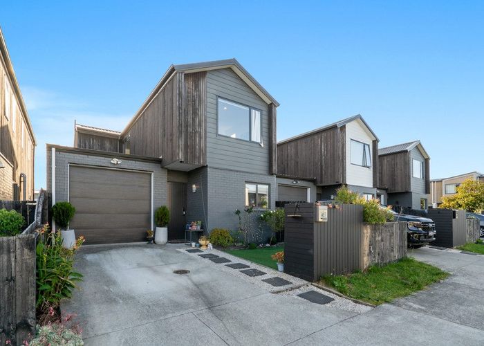  at 42 Dignity Street, Papakura, Papakura, Auckland