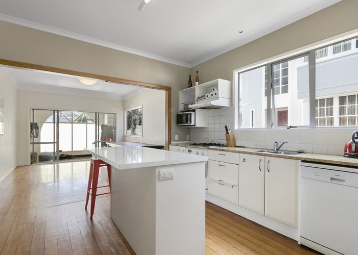  at 140 Waterloo Road, Hutt Central, Lower Hutt