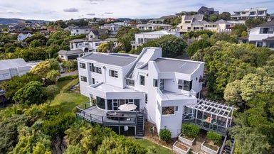  at 28 Molyneux Close, Whitby, Porirua