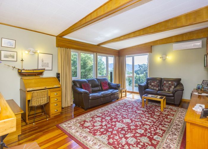  at 135 Pinehaven Road, Pinehaven, Upper Hutt