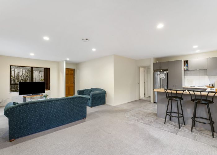  at 6 Loughinisland Place, Weymouth, Manukau City, Auckland