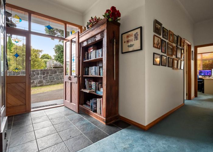  at 37 Fairfax Avenue, Northcote, Auckland