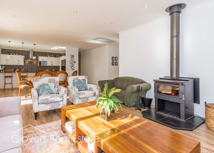  at 8 Duffy Road, Waitākere, Auckland