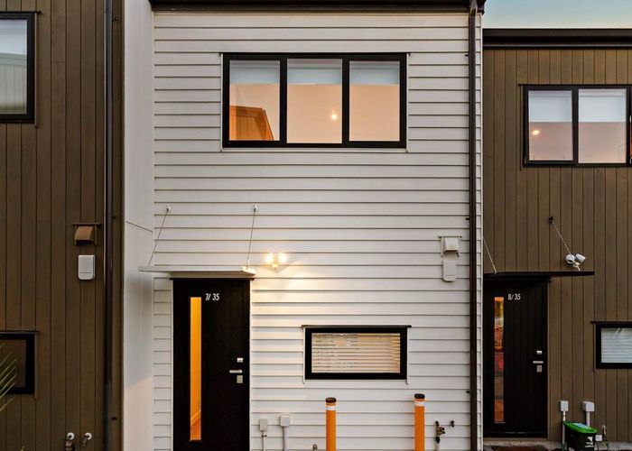  at 7/35 Garadice Road, Rothesay Bay, Auckland