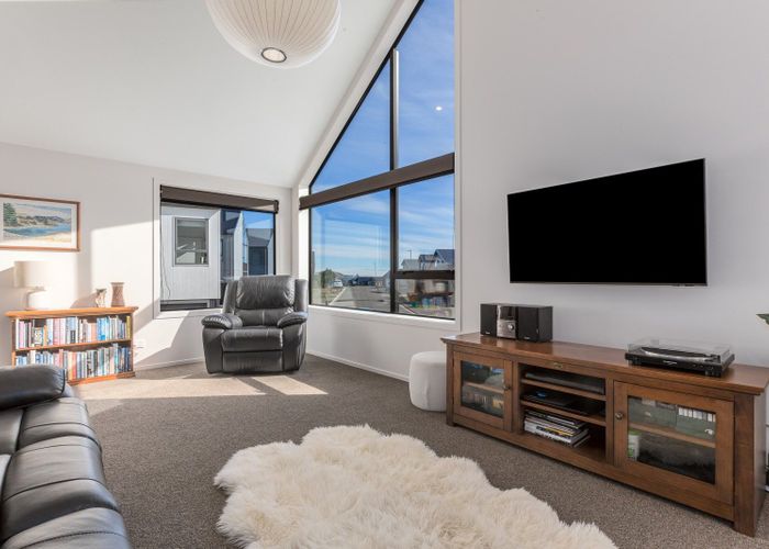  at 9 Lemonwood Way, Woodridge, Wellington