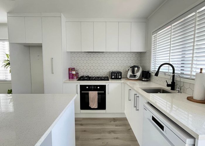  at 17 Redlands Grove, Swanson, Waitakere City, Auckland