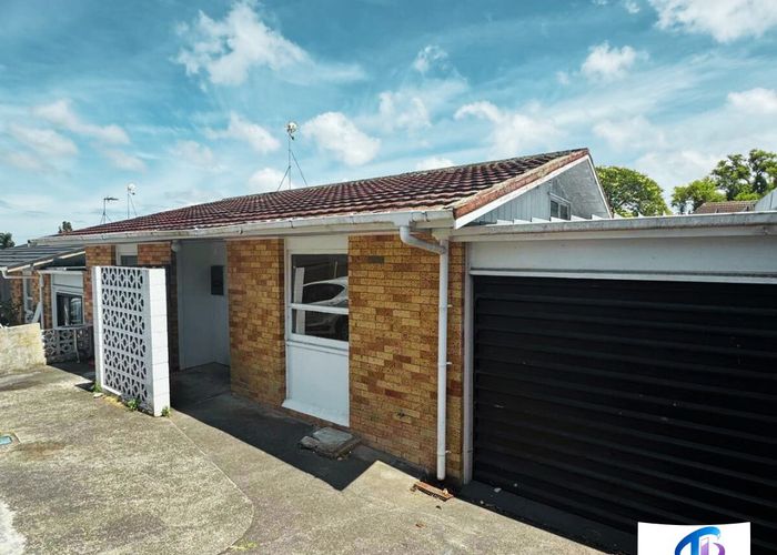  at 2 Great South Road, Manurewa, Auckland