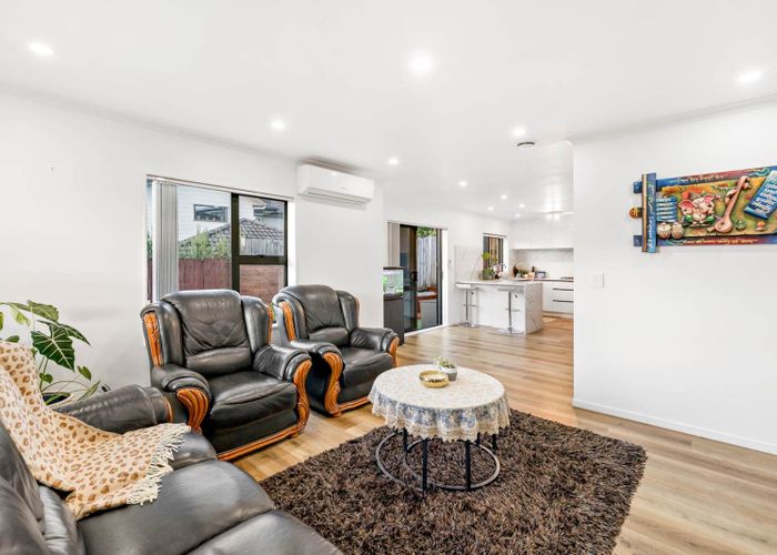  at 24 Burton'S Drive, SWANSON, AUCKLAND