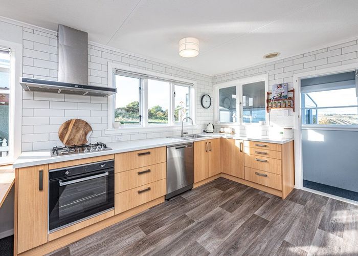  at 5 Bastia Avenue, Bastia Hill, Whanganui
