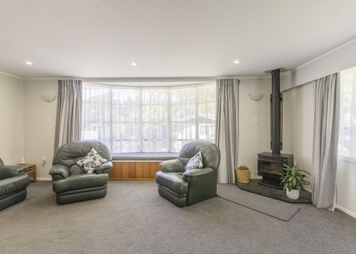  at 4 Sunrise Blvd, Tawa, Wellington