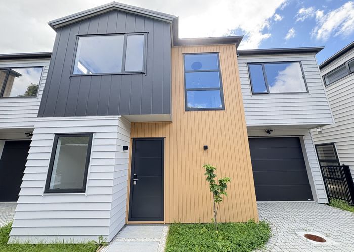  at 8 Alwyn Avenue, Te Atatu South, Auckland