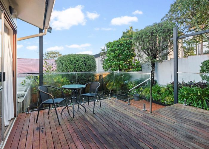  at 2/47 Rawene Road, Birkenhead, North Shore City, Auckland
