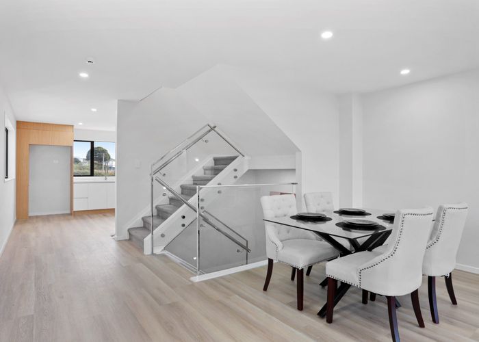  at 2/684 Te Atatu Road, Te Atatu Peninsula, Waitakere City, Auckland