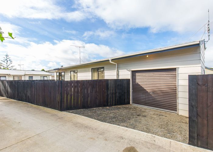  at 1/46 Shifnal Drive, Randwick Park, Auckland