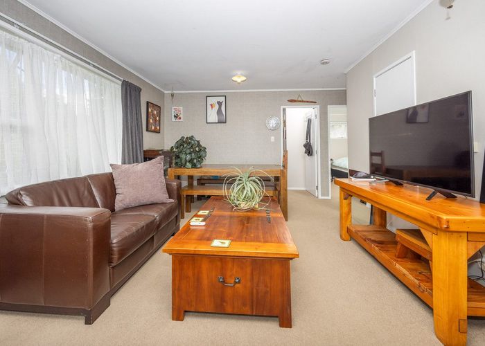  at 21C Resthill Crescent, Glenview, Hamilton