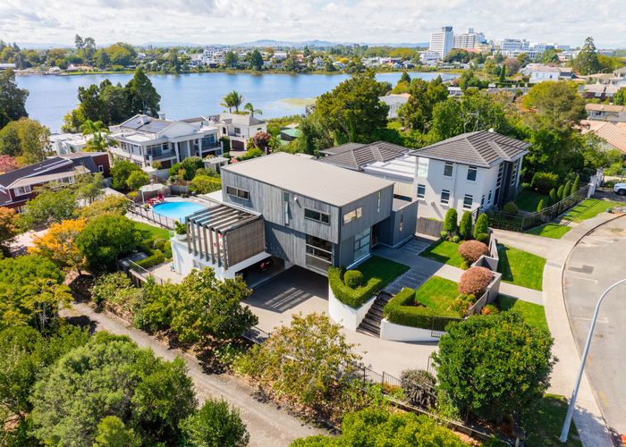  at 142 Lake Crescent, Hamilton Lake, Hamilton, Waikato