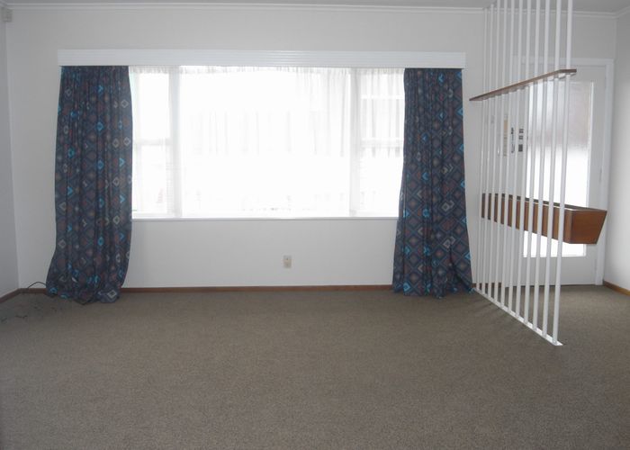  at 2/102 Te Atatu Road, Te Atatu South, Waitakere City, Auckland