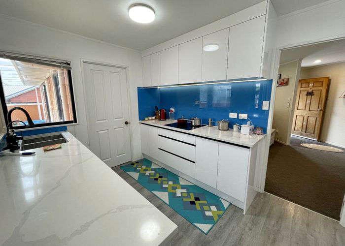  at 5 Avonleigh Road, Green Bay, Auckland