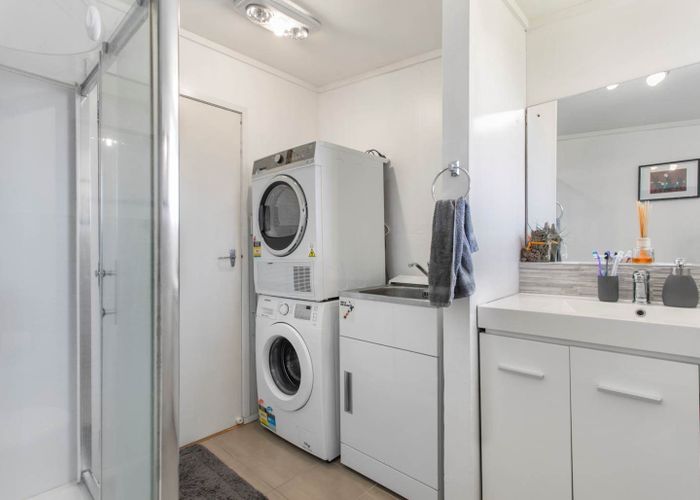  at 1/9 Poinsettia Place, Henderson, Auckland
