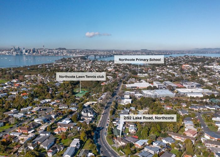  at 2/92 Lake Road, Northcote, North Shore City, Auckland