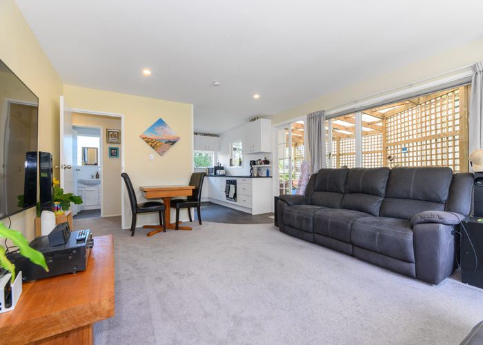  at 5/15 Valron Road, Te Atatu South, Auckland