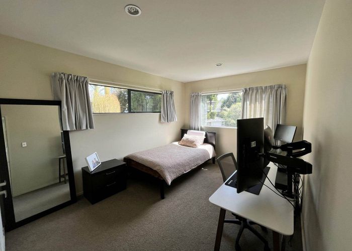  at 8A Ngatoa Place, Glenfield, North Shore City, Auckland
