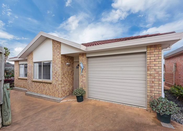  at 11/169 Sturges Road, Henderson, Waitakere City, Auckland