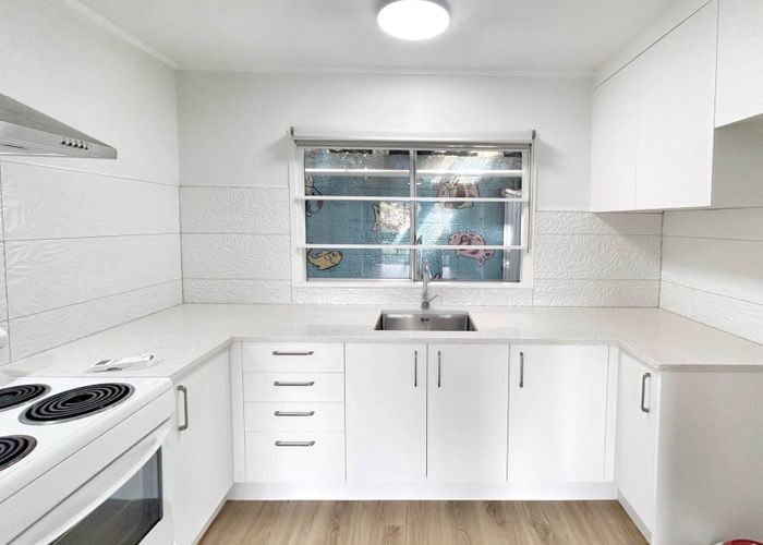 at 1/120 Lynbrooke Avenue, Blockhouse Bay, Auckland City, Auckland