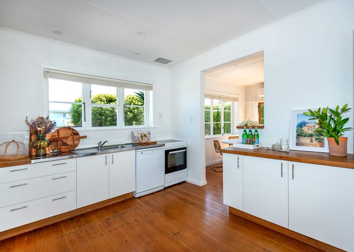 at 12 Effingham Street, North New Brighton, Christchurch City, Canterbury