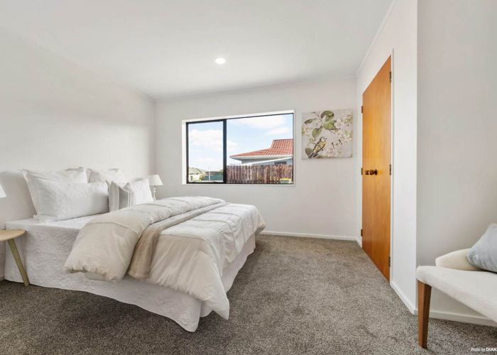  at 2/14 Sturges Road, Henderson, Auckland