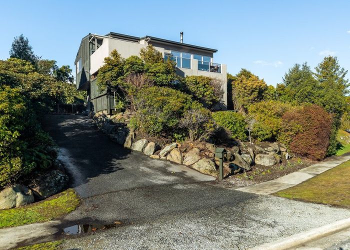  at 4 Cedar Drive, Kelvin Heights, Queenstown