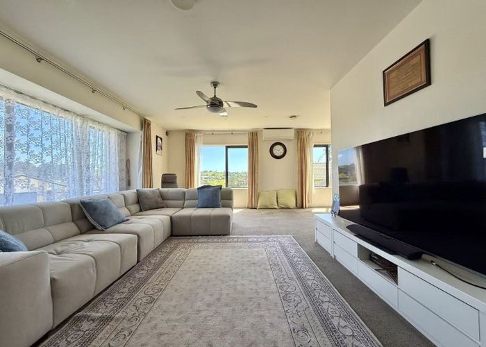  at 19 Roy Maloney Drive, Henderson, Waitakere City, Auckland