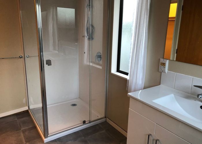  at 42 Sandgate Avenue, Botany Downs, Auckland