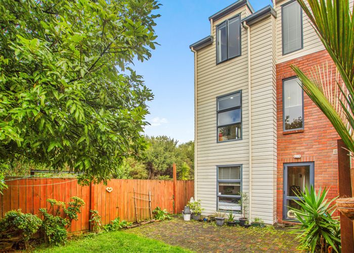  at 48 Verdale Circle, Glen Eden, Auckland