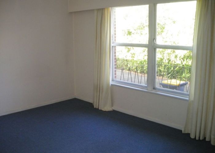  at 2/8 Evelyn Place, Hillcrest, North Shore City, Auckland