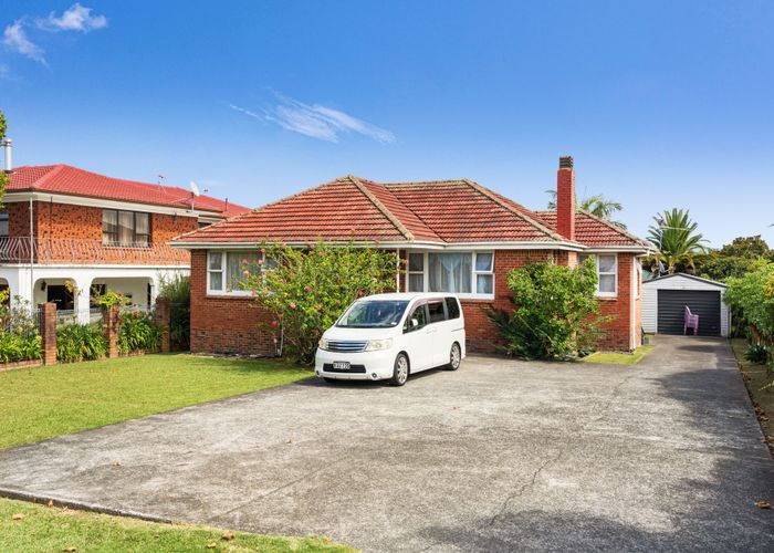  at 184 Great North Road, Glendene, Waitakere City, Auckland