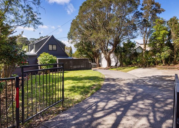  at 26 Harrybrook Road, Green Bay, Auckland