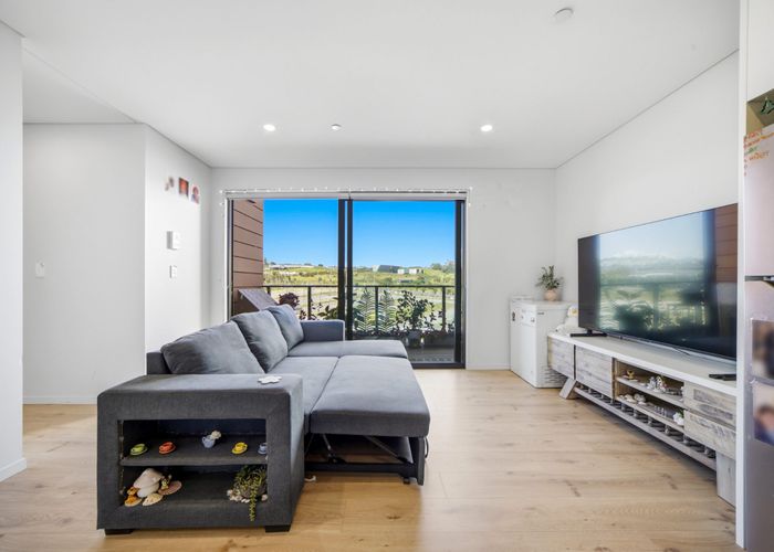  at 323/3 Kaipiho Lane, Albany, North Shore City, Auckland