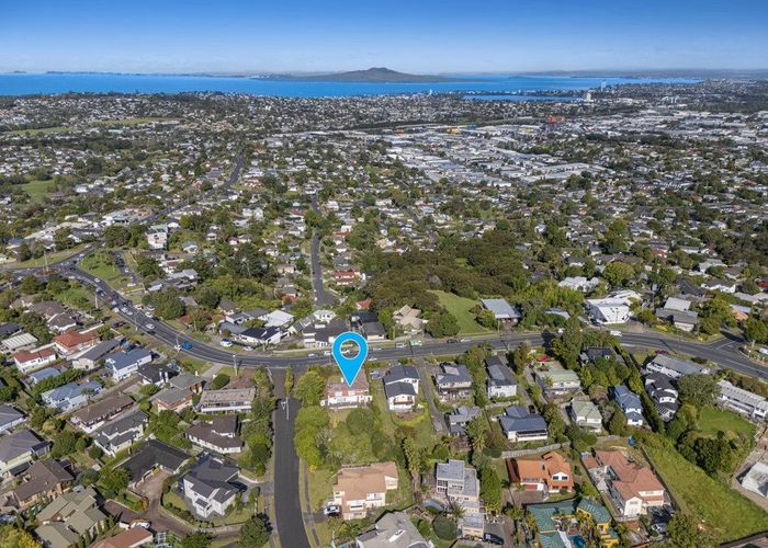  at 38 Sunset Road, Unsworth Heights, North Shore City, Auckland