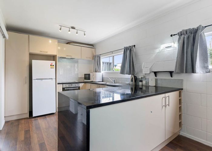  at 1/207 Sunnynook Road, Totara Vale, North Shore City, Auckland