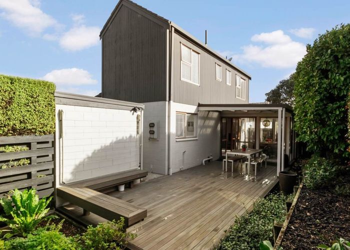  at 11 Pohutukawa Place, Ellerslie, Auckland