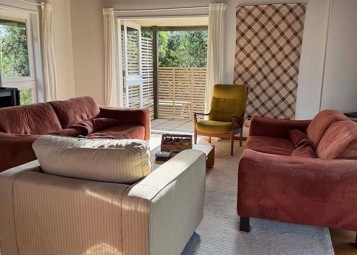  at 18 Frances Street, Waikanae Beach, Waikanae