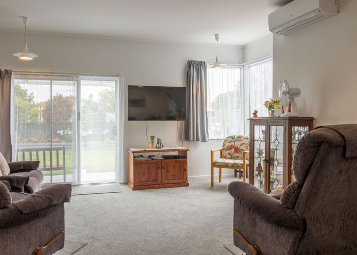  at 2/77 Goulstone Road, Whakatane