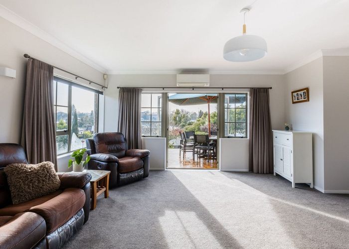  at 15 Marlowe Drive, Leamington, Cambridge