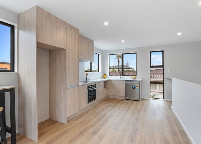  at 4/30 Woodford Avenue, Henderson, Waitakere City, Auckland