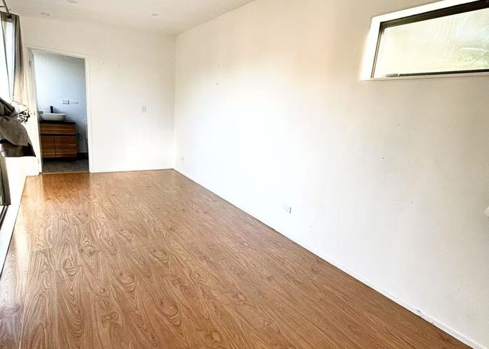  at 104 Kemp Road, Massey, Waitakere City, Auckland